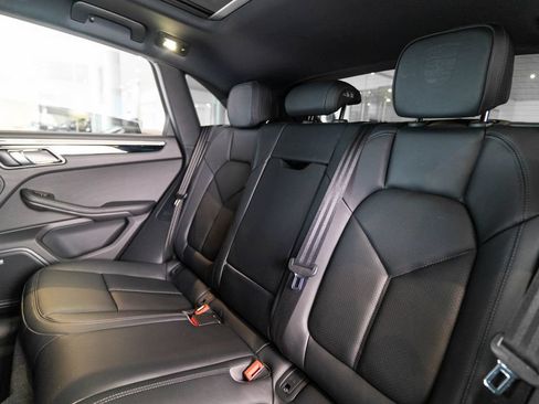 Certified 2025 Porsche Macan AWD/4WD image 36
