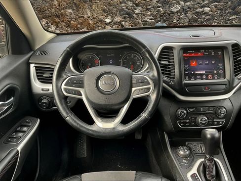 Used 2017 Jeep Cherokee Trailhawk w/ Comfort/Convenience Group image 5