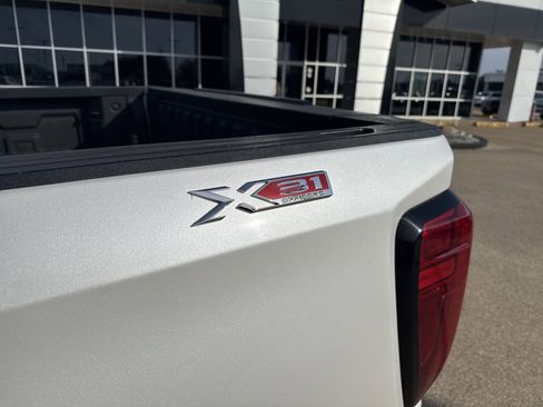 Used 2022 GMC Sierra 1500 SLT w/ SLT Premium Package image 10