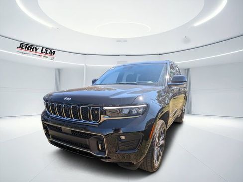 New 2025 Jeep Grand Cherokee L Overland w/ Advanced Protech Group III AWD/4WD image 5