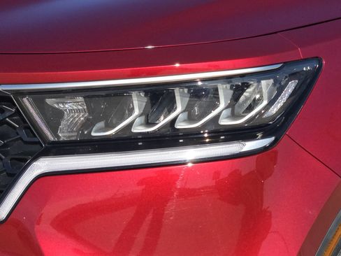 Used 2023 Kia Sorento LX image 12