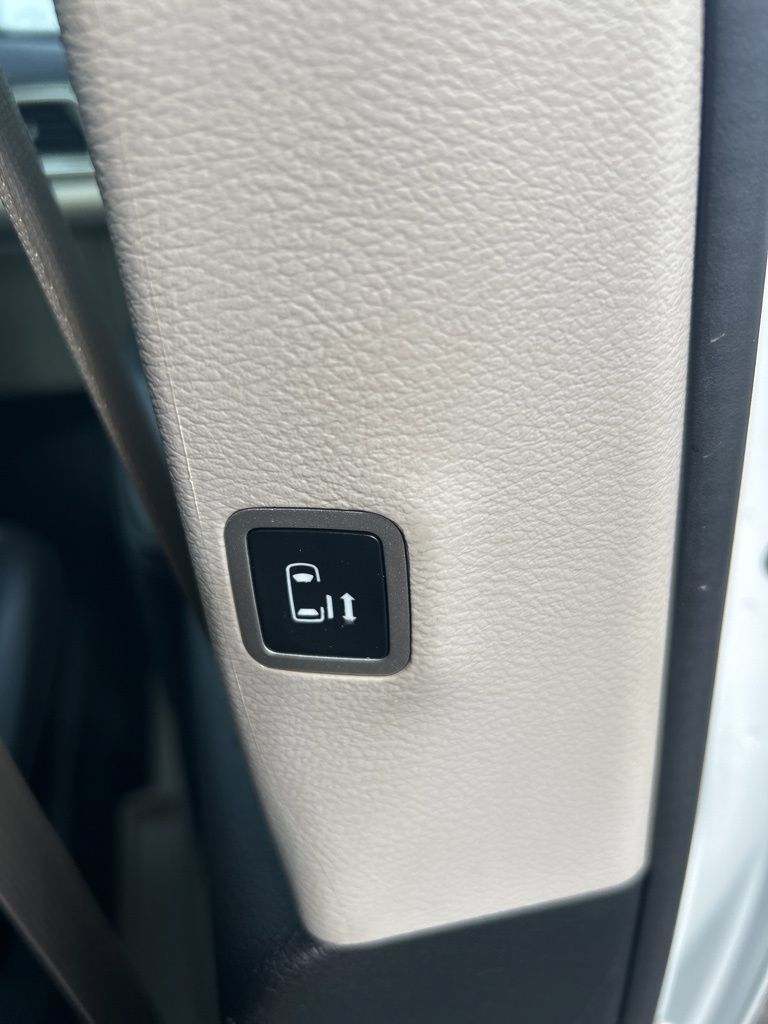 Used 2023 Chrysler Pacifica Touring-L FWD image 60