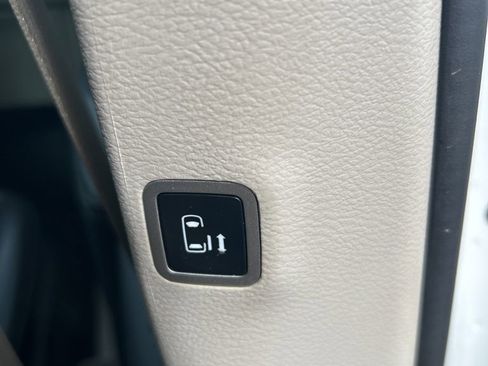 Used 2023 Chrysler Pacifica Touring-L FWD image 60