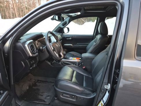 Used 2023 Toyota Tacoma Limited image 20