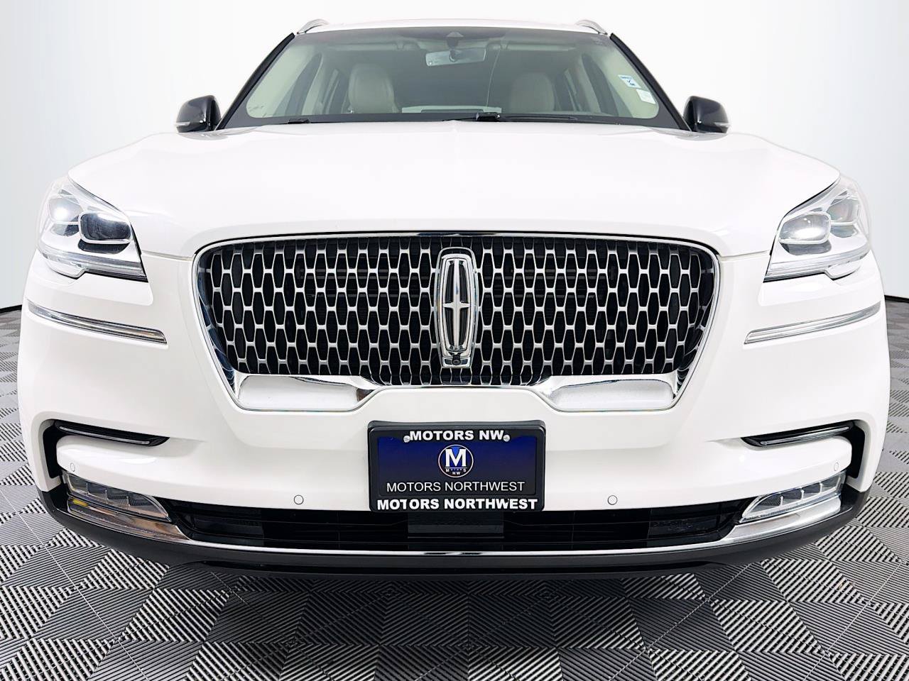 Used 2020 Lincoln Aviator Reserve w/ Equipment Group 202A AWD/4WD image 2