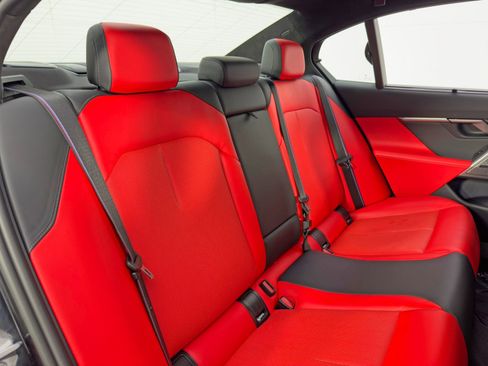 Used 2025 BMW M5 w/ Carbon Package image 43