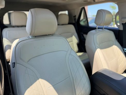 Used 2016 Ford Explorer Platinum AWD/4WD image 39