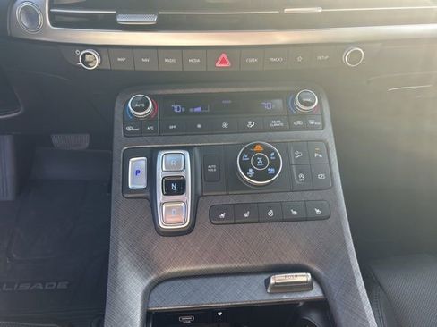 Used 2024 Hyundai Palisade Limited image 21