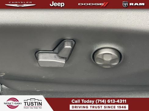 New 2026 Chrysler Pacifica Select FWD image 22
