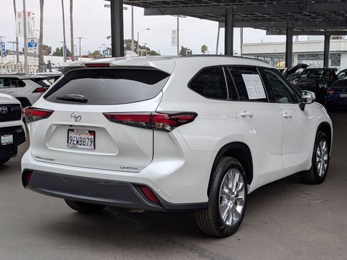 Certified 2024 Toyota Highlander Limited FWD image 4