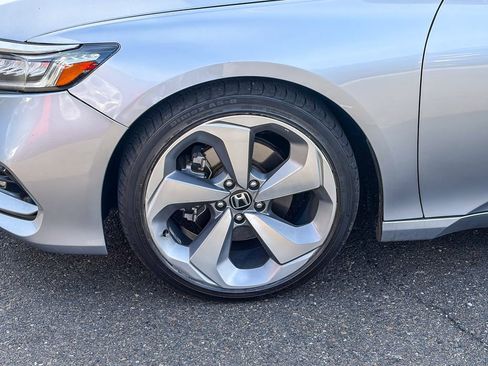 Used 2018 Honda Accord Touring image 7