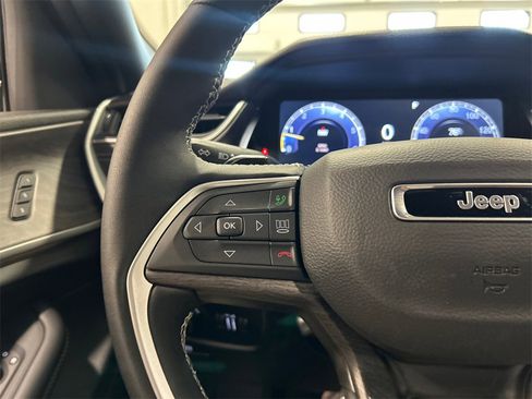 New 2025 Jeep Grand Cherokee Limited w/ Luxury Tech Group II image 20
