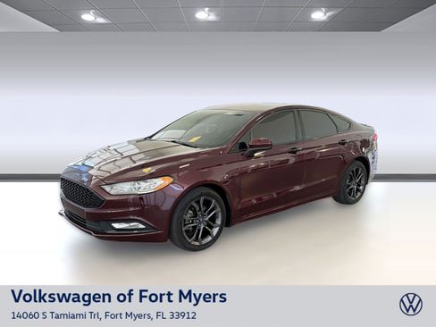 Used 2018 Ford Fusion SE w/ Equipment Group 201A FWD image 1