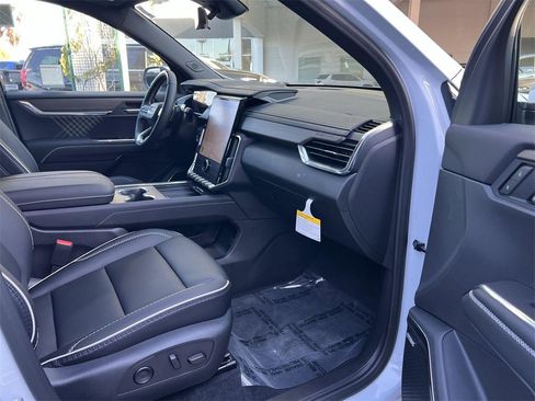 New 2026 GMC Acadia Denali w/ Super Cruise Package image 32