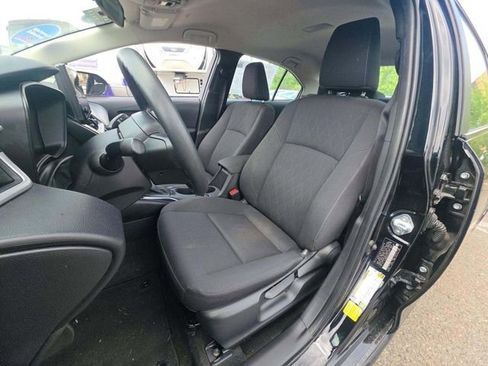 Used 2025 Toyota Corolla LE FWD image 5