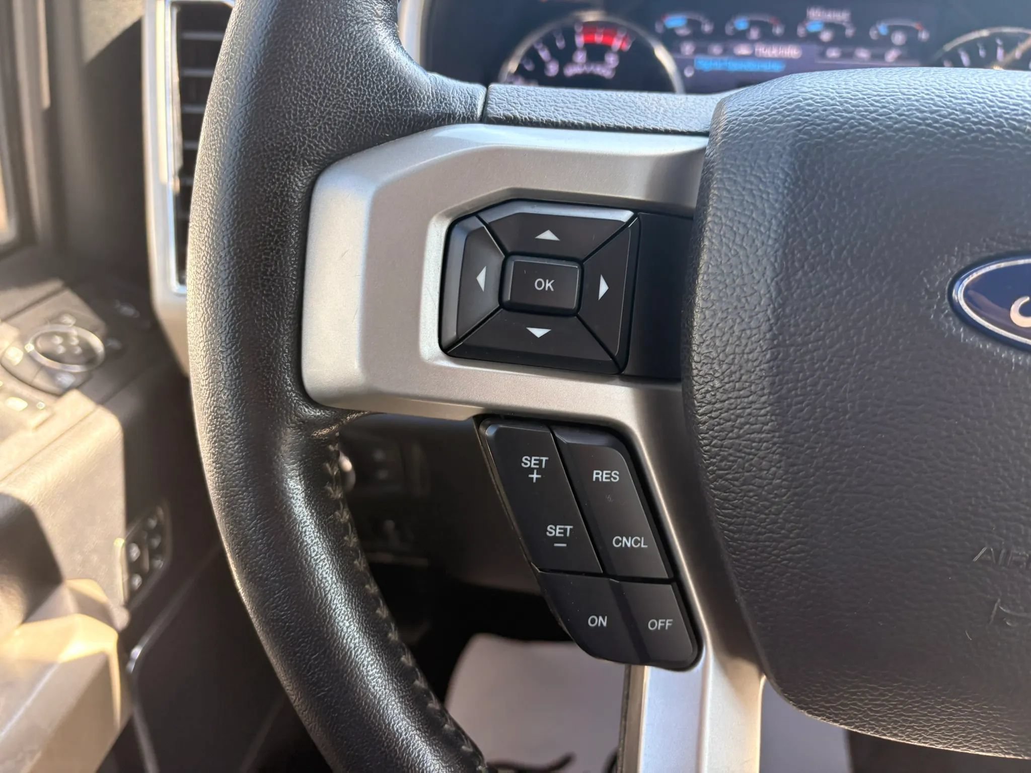 Used 2020 Ford F350 Lariat w/ Lariat Ultimate Package AWD/4WD image 19