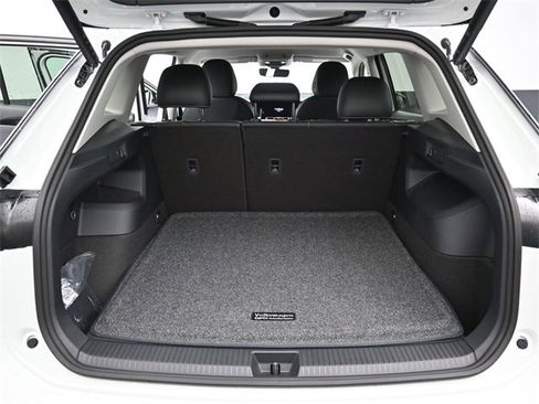 New 2026 Volkswagen Tiguan SE image 12