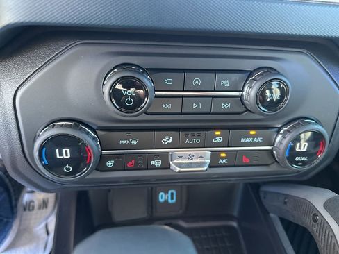 Used 2024 Ford Bronco Outer Banks image 28