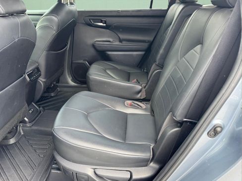 Used 2020 Toyota Highlander XLE FWD image 10