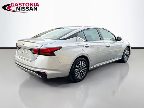 Used 2024 Nissan Altima 2.5 SV image 9