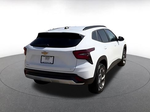 Used 2025 Chevrolet Trax LT w/ LT Convenience Package image 14