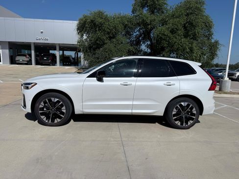 Certified 2026 Volvo XC60 B5 Plus AWD/4WD image 3