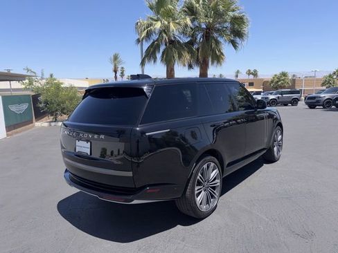 Used 2025 Land Rover Range Rover SE AWD/4WD image 5