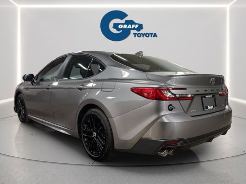 Used 2025 Toyota Camry SE FWD image 5