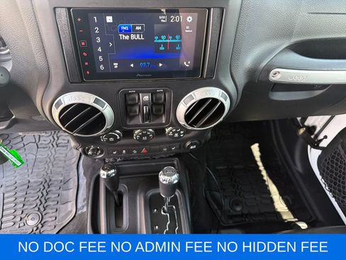 Used 2017 Jeep Wrangler Unlimited Rubicon AWD/4WD image 18