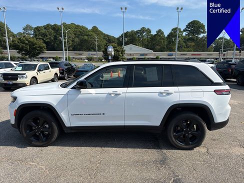 Used 2023 Jeep Grand Cherokee Limited w/ Black Appearance Package AWD/4WD image 8