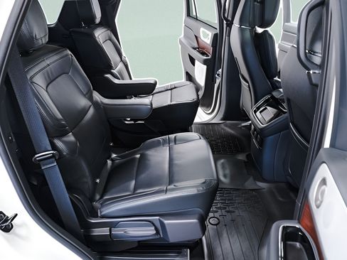 Used 2023 Lincoln Navigator Reserve AWD/4WD image 34