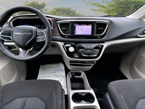 Used 2023 Chrysler Voyager LX FWD image 15