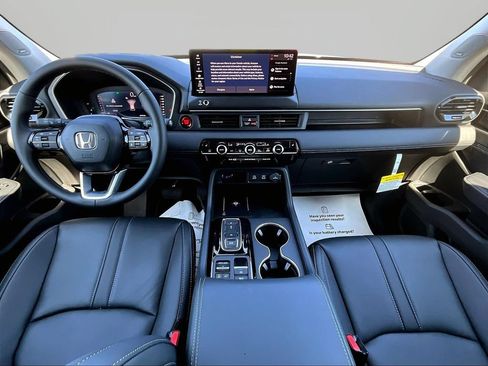 New 2026 Honda Pilot Touring image 9