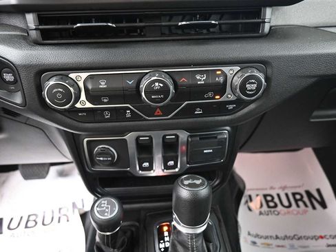 Used 2024 Jeep Wrangler Sport AWD/4WD image 9