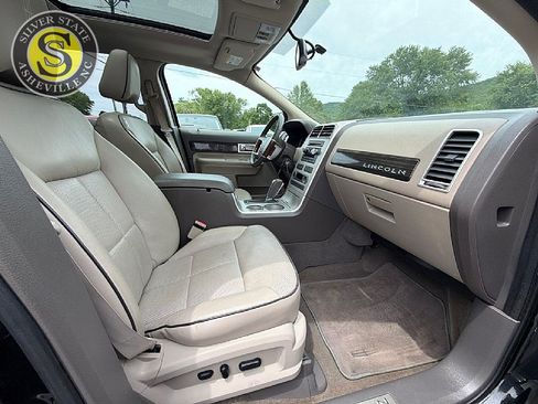 Used 2010 Lincoln MKX AWD image 16