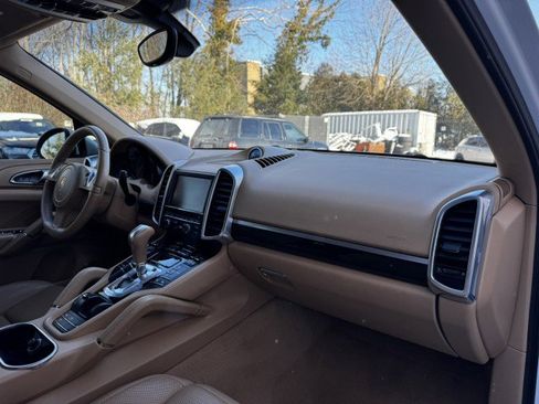 Used 2014 Porsche Cayenne Platinum Edition image 37
