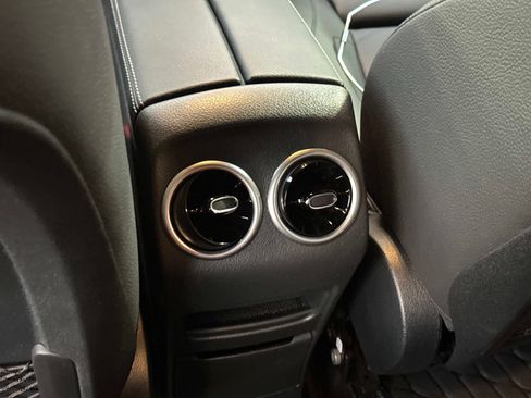 Used 2025 Mercedes-Benz GLB 250 image 15