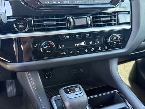 Used 2025 Nissan Pathfinder SV FWD image 21