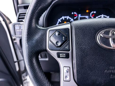 Used 2020 Toyota 4Runner SR5 AWD/4WD image 26