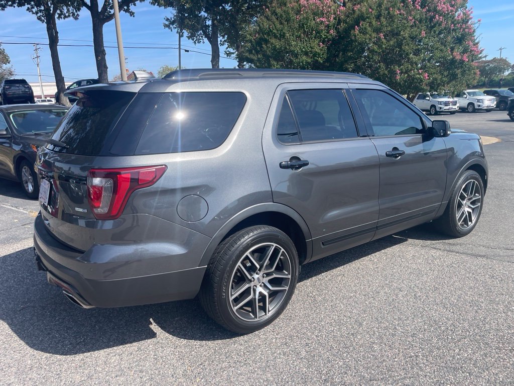 Used 2017 Ford Explorer Sport AWD/4WD image 3