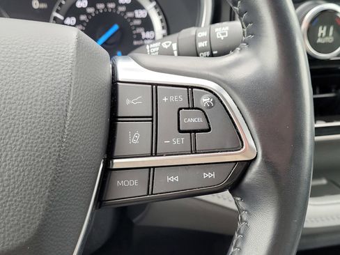 Used 2021 Toyota Highlander XLE image 20