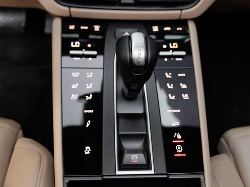 Certified 2022 Porsche Macan S image 22