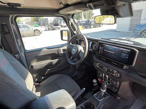 Used 2024 Jeep Wrangler Unlimited Rubicon AWD/4WD image 28