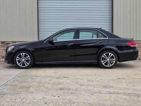 Used 2016 Mercedes-Benz E 350 4MATIC Sedan image 2