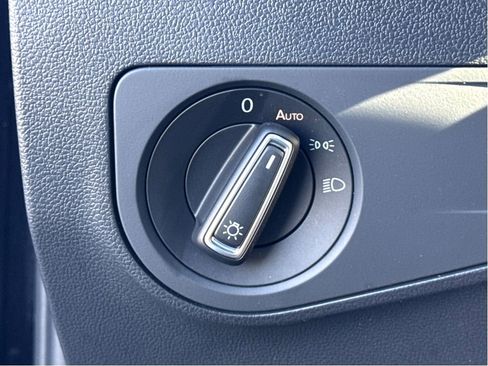 Used 2023 Volkswagen Tiguan SE image 12