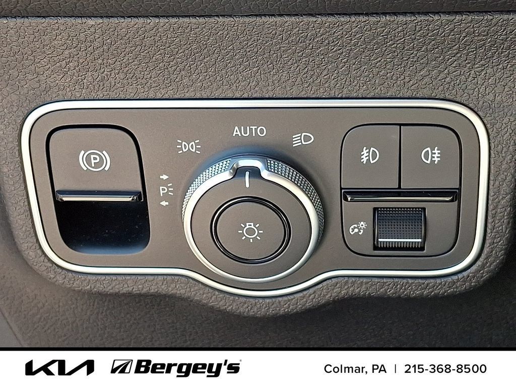 Used 2023 Mercedes-Benz GLB 250 4MATIC image 28
