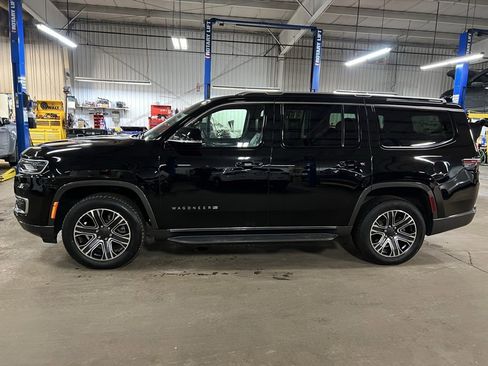 Used 2022 Jeep Wagoneer Series III w/ Rear Seat Video Group 1 image 2