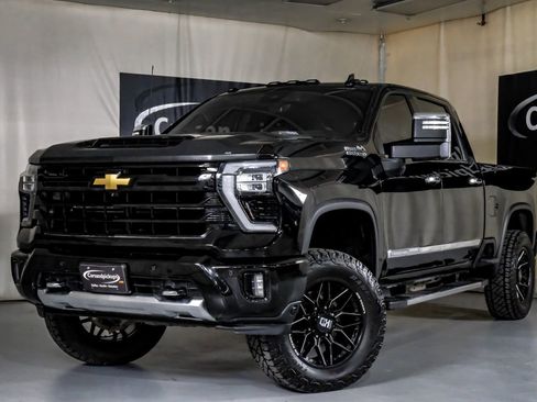 Used 2024 Chevrolet Silverado 2500 High Country w/ High Country Premium Package image 5