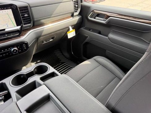 New 2026 GMC Sierra 1500 SLE w/ Preferred Package image 14