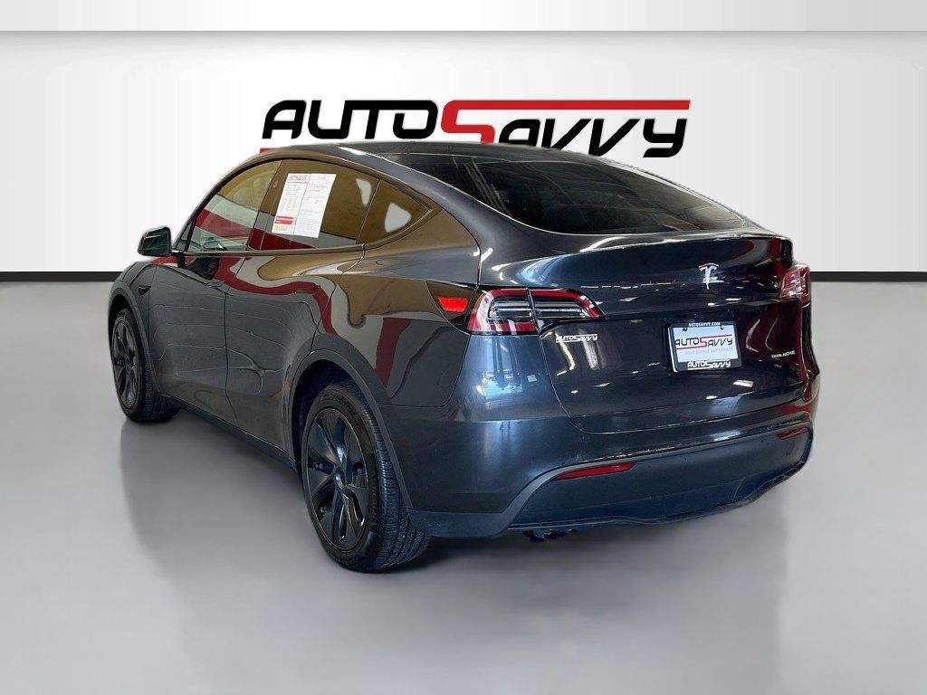 Used 2024 Tesla Model Y Long Range AWD/4WD image 5